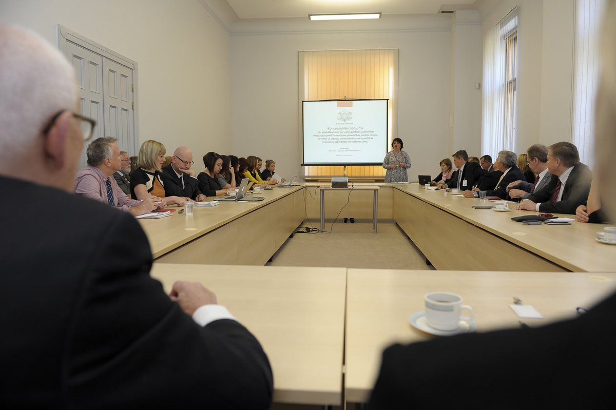 Arlietas's tweet photo. Ārlietu ministrijā diskutē par Latvijas diasporas politikas nākotni https://t.co/1DPNoOFGuH https://t.co/LEzauDAcQq