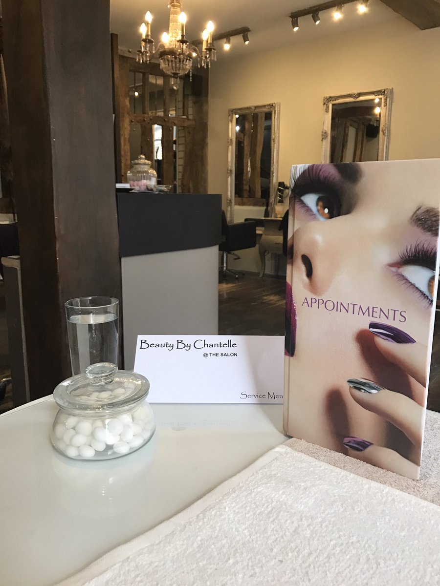 Nails_Chantelle's tweet image. *ONLY 11 MORE TUESDAYS UNTIL XMAS* get your appointments booked for the festive season 🎄🍾💃🏻 #beautybychantelle