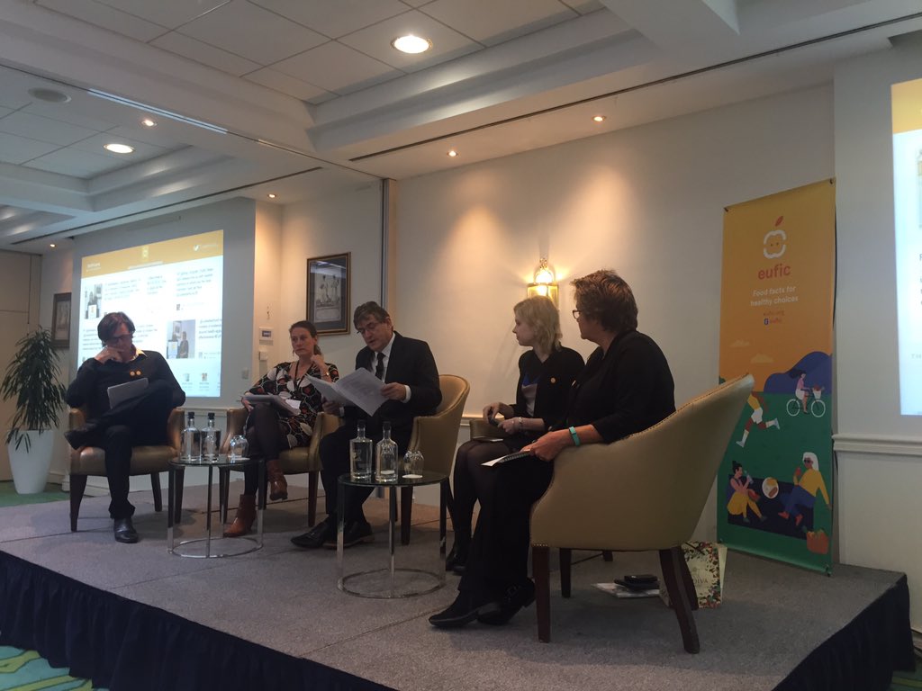 LaurFerndz's tweet photo. What role 4 media in behaviour change? What evidence is good evidence? How can technology help bhvr chg? Panel discussion #EUFIC2016 https://t.co/8bw5lh0389