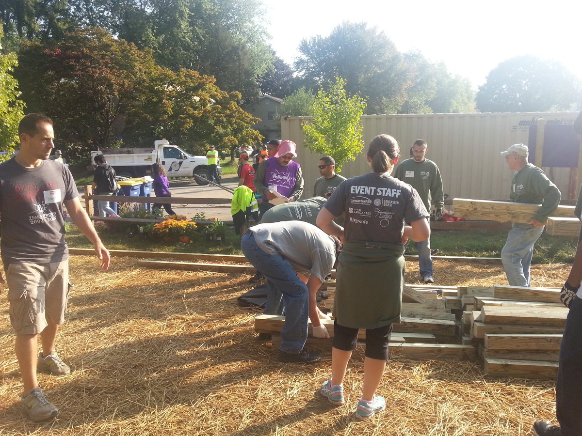 AnnettePlaza's tweet photo. Awesome day for a construction project
#Kaboom #SDoL #JPMcCaskey https://t.co/wcGSoOrhKF