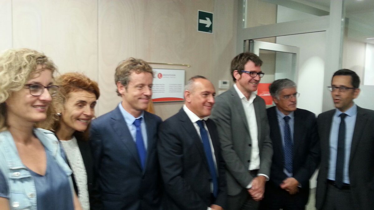 ekonomistak's tweet photo. Reinagurada sede Álava del Colegio y apertura Ekonomistak Coworking Araba han acudido personalidades del mundo institucional y empresarial https://t.co/yEPlttj5vC