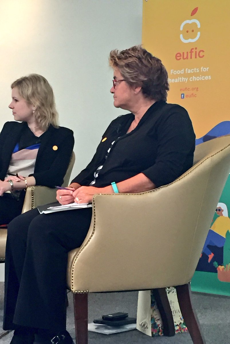 CamilleTaper's tweet photo. .@Julieatselhurst:"If they don't actually help you, then the health apps will ultimately fail." #technology 
I forgot my #fitbit #EUFIC2016 https://t.co/6iUE2wJV5t