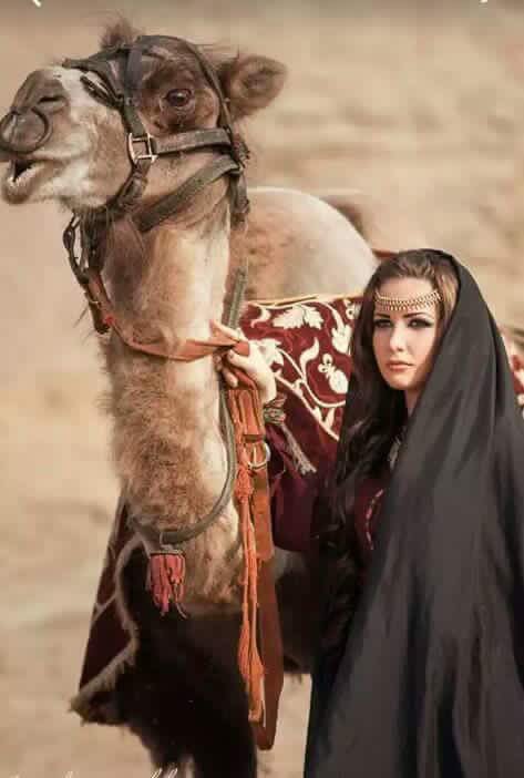 moa175's tweet photo. يقولون علامك رافعه الراس قويه
قلت العفو كلنا ناس بس انا بدويه

بدويه بهواها لاحبت تترك العالم وراها 
تمتلك احلى المشاعر ومن عرفها ما نساها https://t.co/VyXE4PIICr