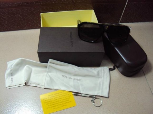 vacharqam's tweet photo. #Evidence #Sunglasses #Millionaire #Sunglasses https://t.co/PmasUhiIrS https://t.co/o7fbkH1ouG