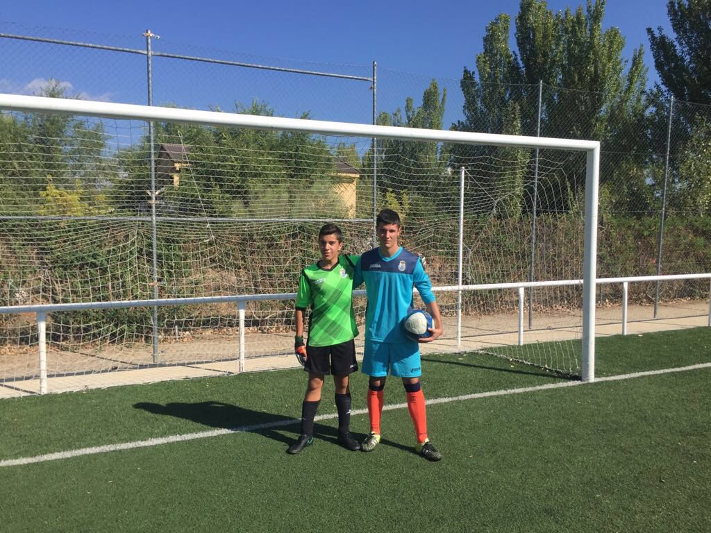 UDTalamanca's tweet photo. El cadete de @P_Carrillamen y Nando ganó 5-2 al @CD_Paracuellos este fin de semana! ⚽️⚽️ BIEN CHAVALES ⚽️⚽️ #udj2016 https://t.co/IAz1qDPHSh