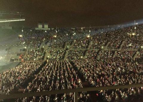 almadelcaos's tweet photo. Tus shows así @TiniStoessel https://t.co/FPeklXP6Gz