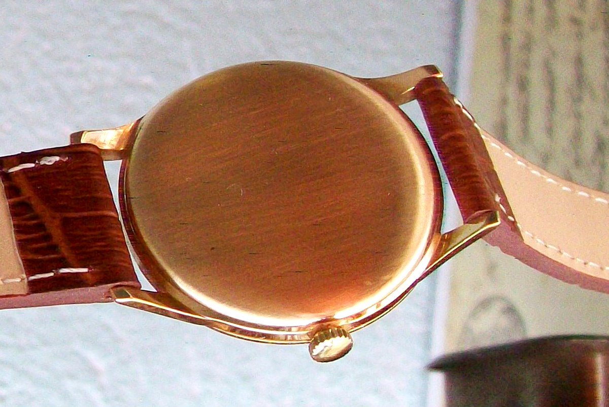 vintwatch1955's tweet photo. I've just added some very interesting #vintage #watches  #Zenith #gold case #18Kt black dial #1960➡️ebay https://t.co/VANEFu1KT6 ⚜ 650 euro https://t.co/vDsiDuCeHR