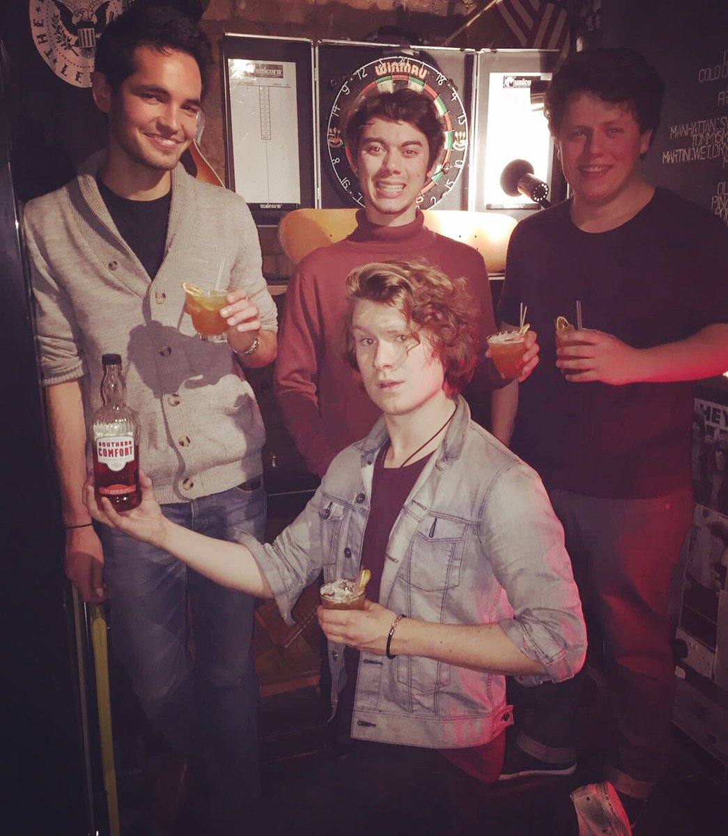 Countdown to #NOLAsoco began with live music accompanied by <a href="/southerncomfort/">Southern Comfort</a> #southernshowdown <a href="/HSLJack/">Jack Woolsey</a> <a href="/HSLRoss/">@HSLRoss</a>