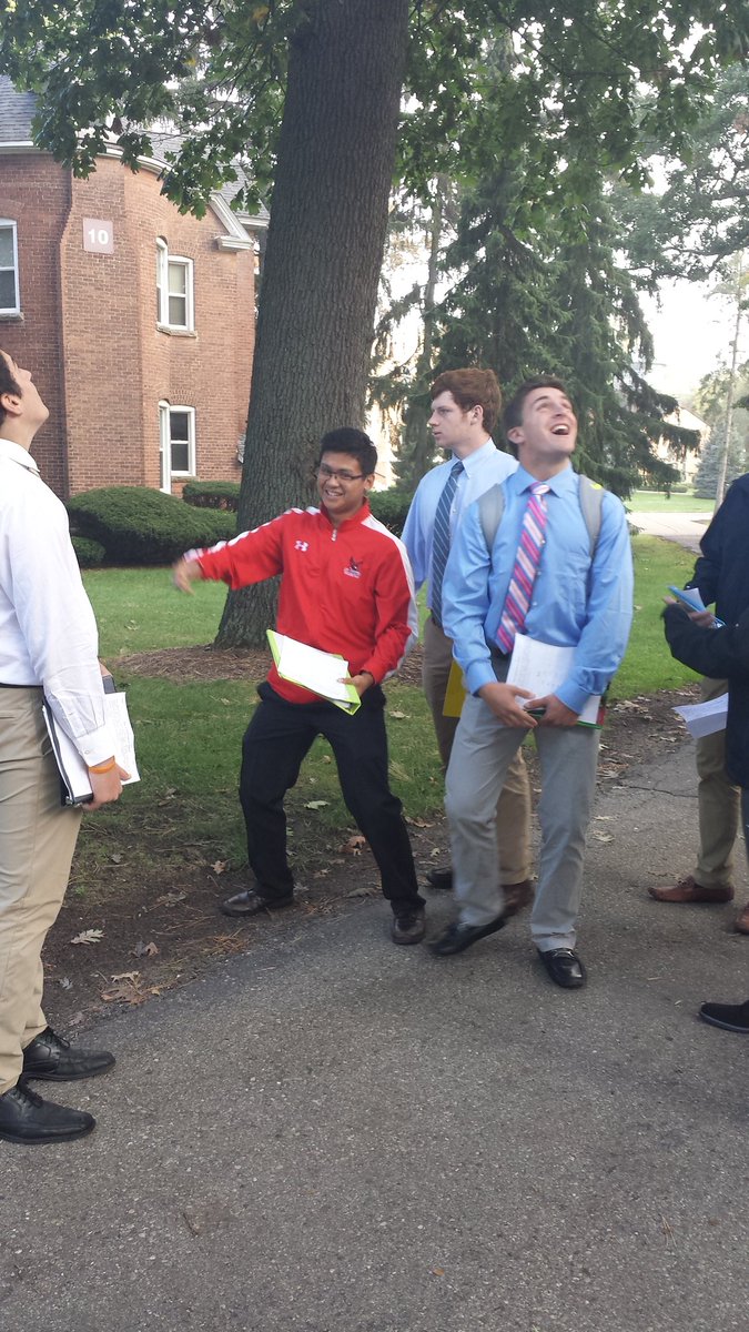 MsObsniuk's tweet photo. 2nd hr ecological niche walk on campus! ๐ฒ๐ณ๐ฐ #squirrelinatree https://t.co/uoT0osV7XQ