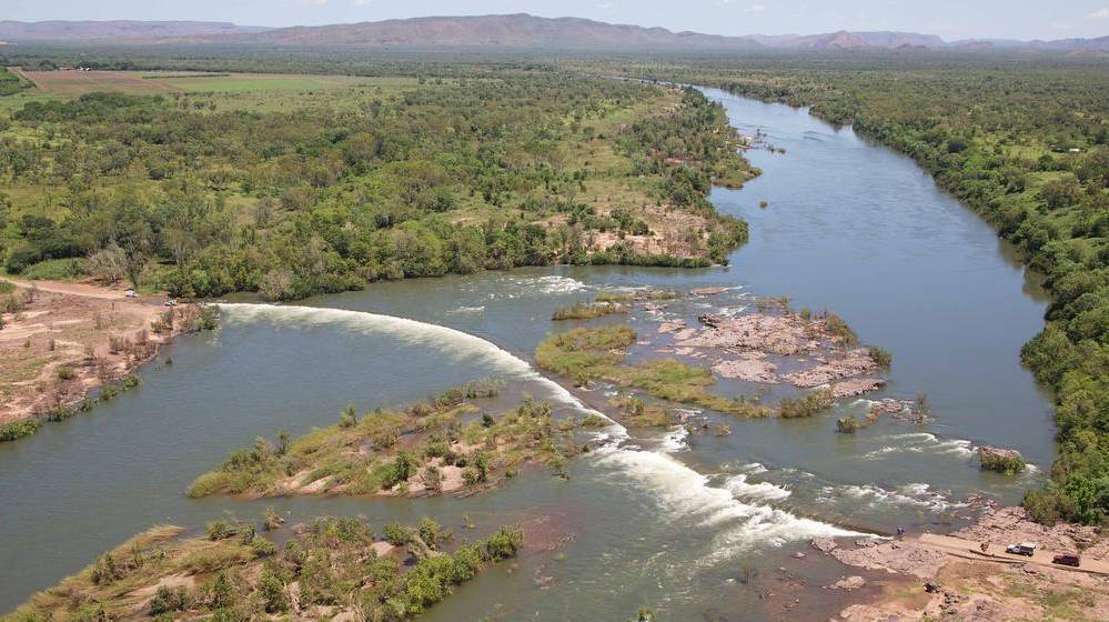westaustralian's tweet photo. #breaking Girl, 6, dies at Kimberley river crossing. https://t.co/q3wZWbhPE9 https://t.co/c4ueNxC05Z