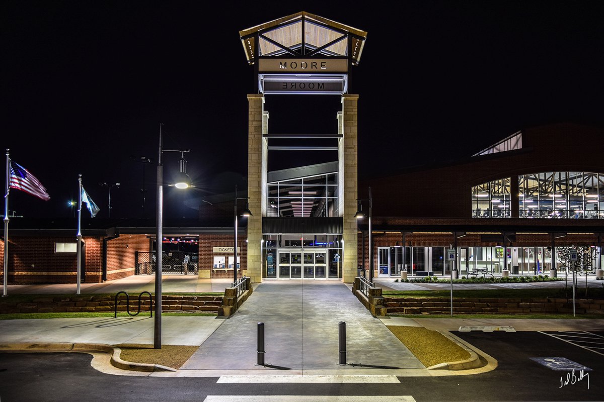 goplsok's tweet photo. So proud to part of this job! #cyclonelighting #northstarlighting #MooreCentralPark #led #outdoorlighting #gymlighting #polelighting https://t.co/BaOjrnQAU8