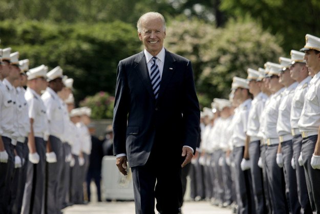 BuzzFeed's tweet photo. Every American Vice President ranked by hotness https://t.co/iympLVibFs https://t.co/ulGUauc22g