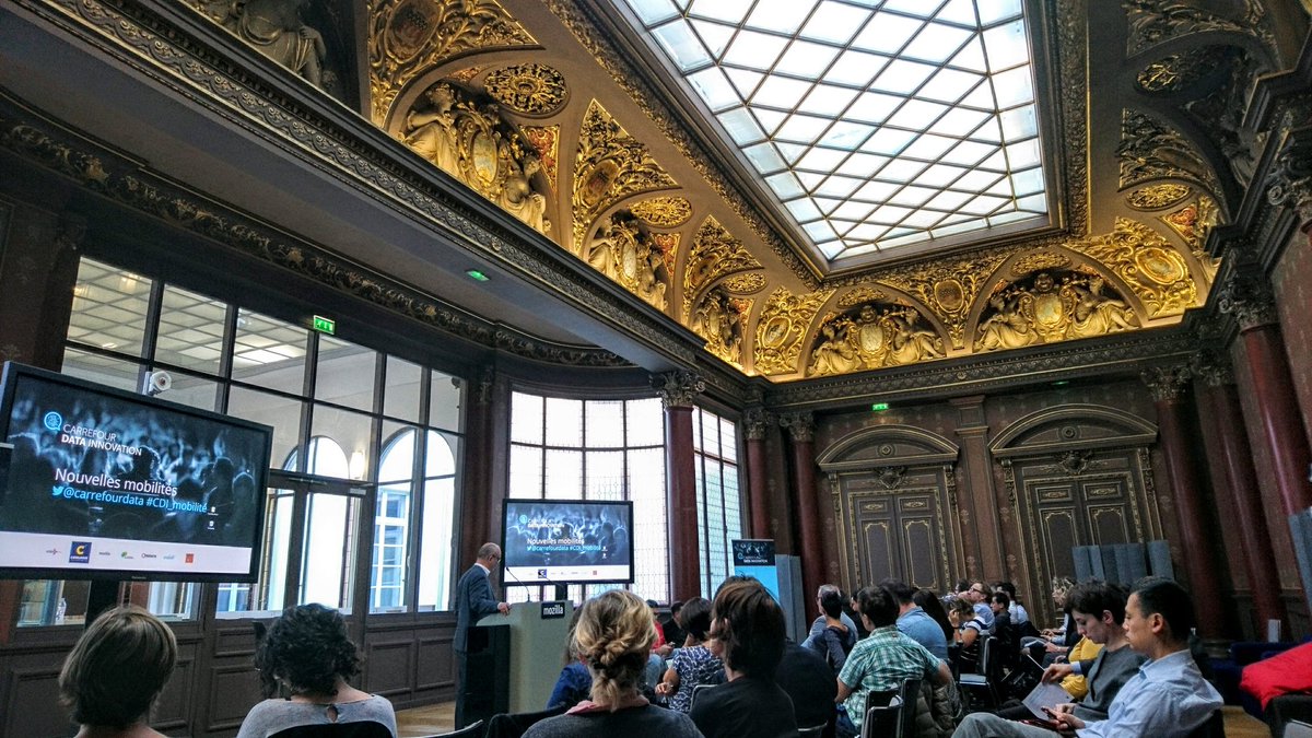 MinhDac's tweet photo. Start up et collectivités se rencontrent (aussi) au carrefour de l'innovation, data et mobilité. Bravo #netlocal https://t.co/dcBsrewKdw