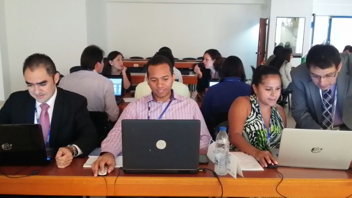 OLACDEORG's tweet photo. AL MOMENTO: Especialista de #OLADE Lic. Fabio García imparte sobre el Módulo de Proyección del Modelo #SAME #PDEPE https://t.co/UWSXNjuO8n