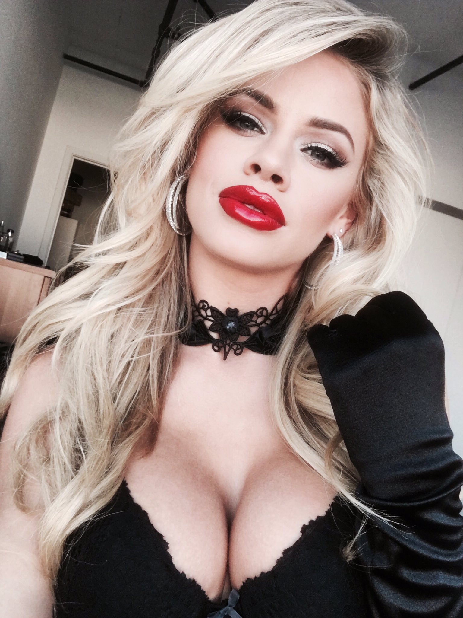 Langhaarige Blondine Jessa Rhodes gibt fantastische blasen auf POV-cam Langhaarige Blondine Jessa Rhodes gibt fantastische blasen auf POV-cam
