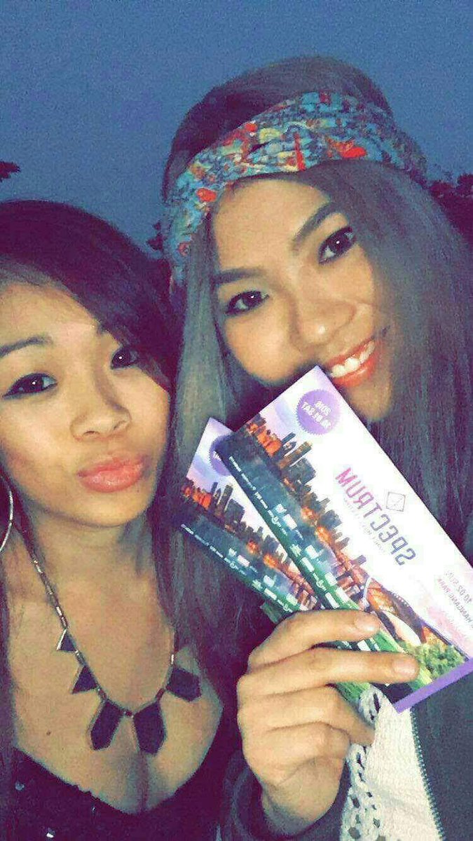 AsiaMusicFest's tweet photo. #AMFTeam bumped into the adorable #mellogang at @spectrumdmf 😍😍 #squadgoals #koreans #korea #spectrumdmf #spectrumdancemusicfestival https://t.co/hmY47dmCge