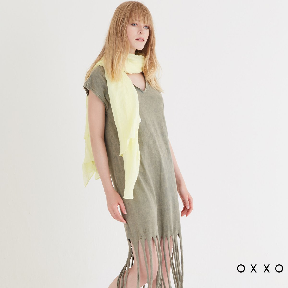 اللمسات البسيطة تحدث فارقاً ملحوظاً. ويا لروعة الفولار الأصفر 💛 #أكسو