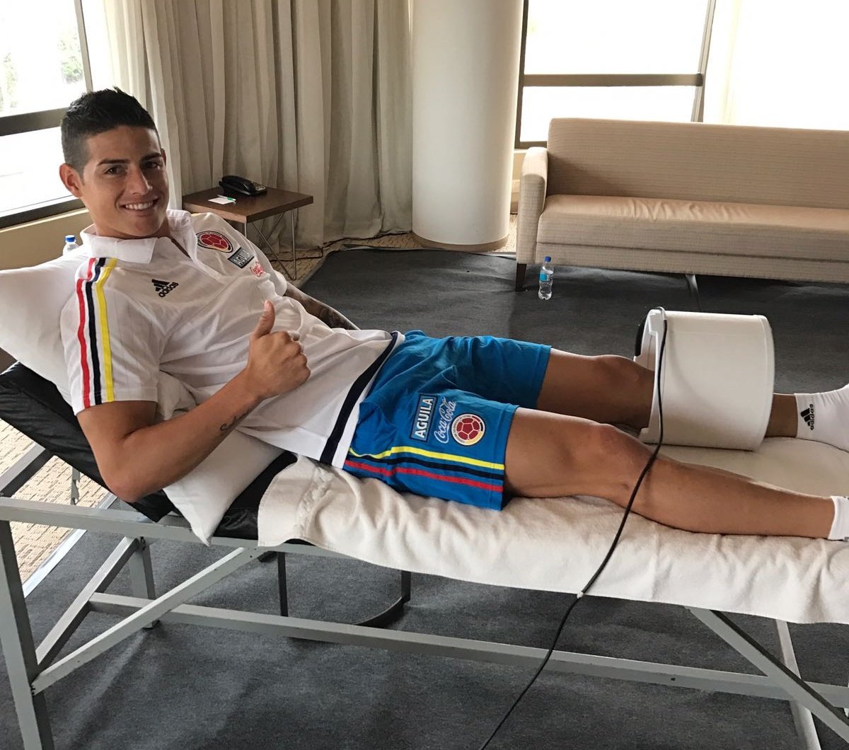 Ct7z0dmW8AAG_Mw.jpg:large