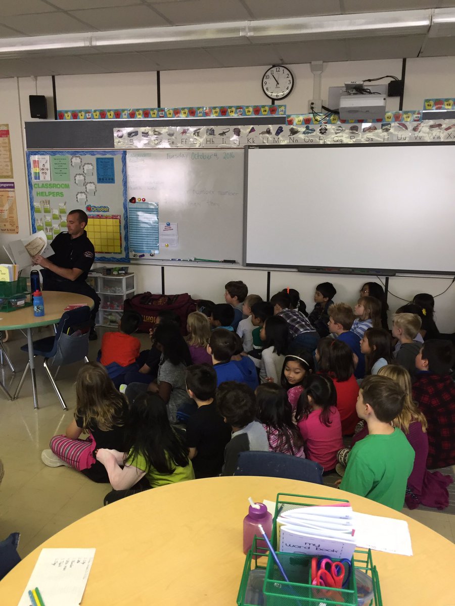 mrsgraber2's tweet photo. We were lucky to have 2 wonderful readers in grade 2 today!! #readinweek #ECSDawesome https://t.co/EaWp2ohtwH