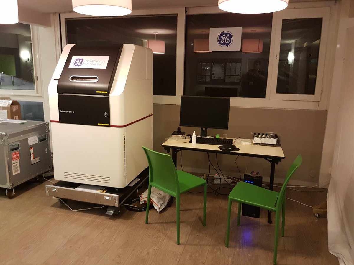 sossick's tweet image. It&apos;s 10:45pm at #MiFoBio and am waiting for cells to settle for imaging on the @GECellBiology @DeltaVisionOMX