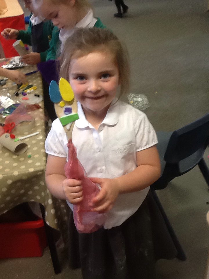 SVPEYFS's tweet image. Puppet making in the workshop #creativity #exploringmedia @svpprimary