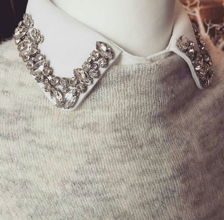 buttonsanddote's tweet photo. How cute is our Molly collar under a fine grey knit! Our Newtownards stockist @S_A_Boutique nailing the #AW16 layered look perfectly! https://t.co/PMSTxo1Sd6