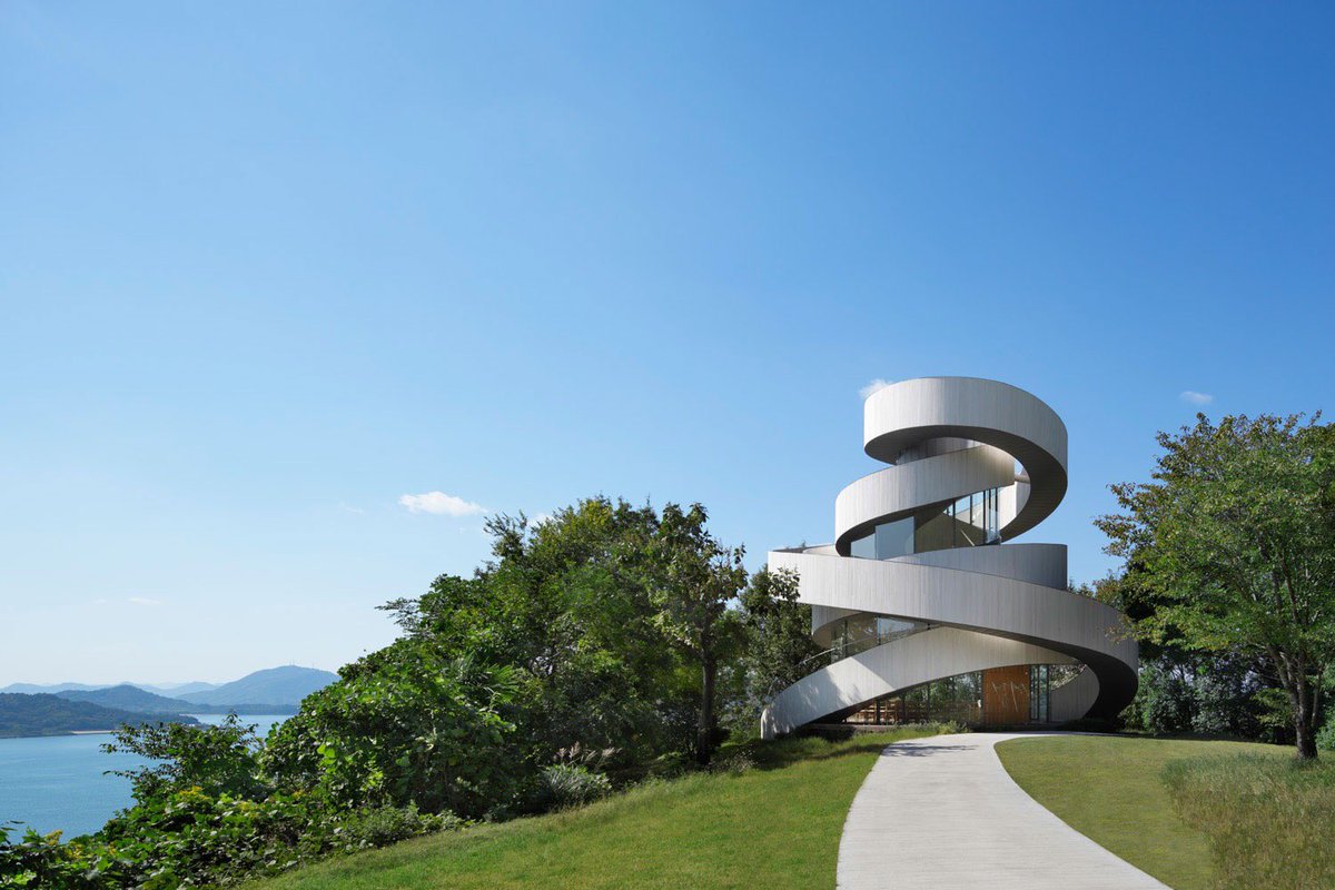 kentikuA8Bot's tweet image. 中村拓志 / 広島
「リボンチャペル」