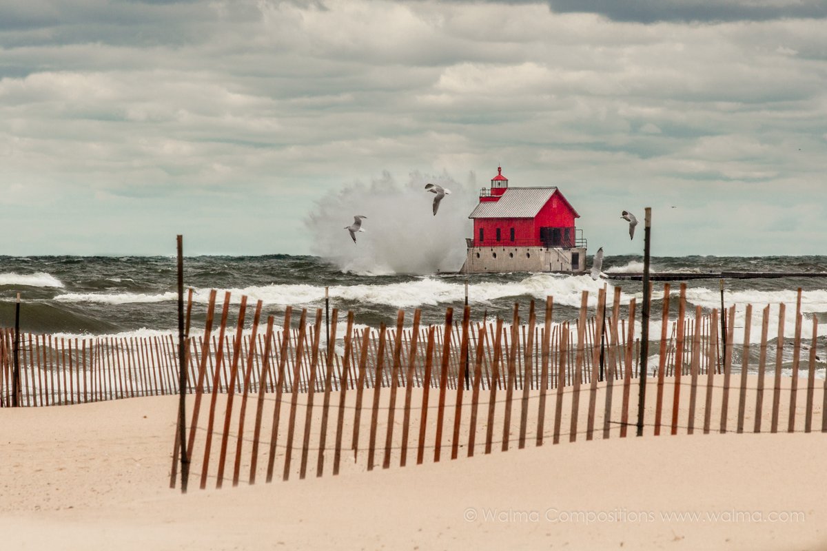 PureMichigan's tweet photo. A moody fall afternoon in @VisitGrandHaven. Where is your favorite #PureMichigan spot to watch the waves roll in? 🌊 https://t.co/GvRmW4LTSH