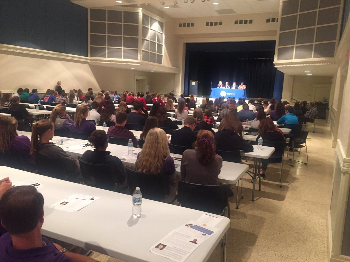 Mr_SimmonsSHS's tweet photo. @RepLarryBucshon @VincennesU Students get a peer perspective about their future from U.E. Students.#2016SLS https://t.co/jouvFob8Fg