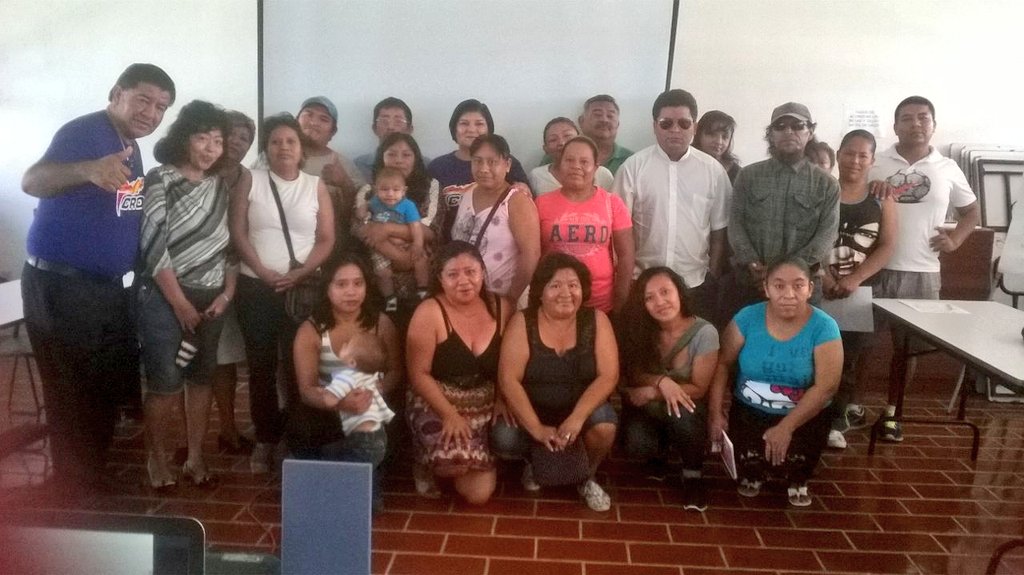 TuRadioCROC's tweet photo. @crocqroo #Cancún se acerca a #Conalep2 y ofrece Taller para Papá y Mamá conmemorando el mes de la familia. https://t.co/2lm4mwP6Ol