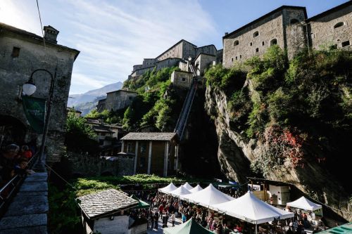 Ponte di Ognissanti: Forte di Bard sempre aperto con Arte, Fotografia, Cinema e Fumetti.