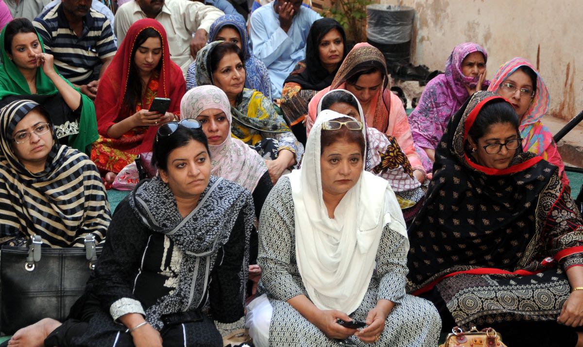 AnusshayNaveed's tweet photo. #MQMPakistan Leader Dr Farooq Sattar & Coordination Committee Members in a General Workers meeting with Labour Division at Pib #Karachi https://t.co/b8nEtmyD7n