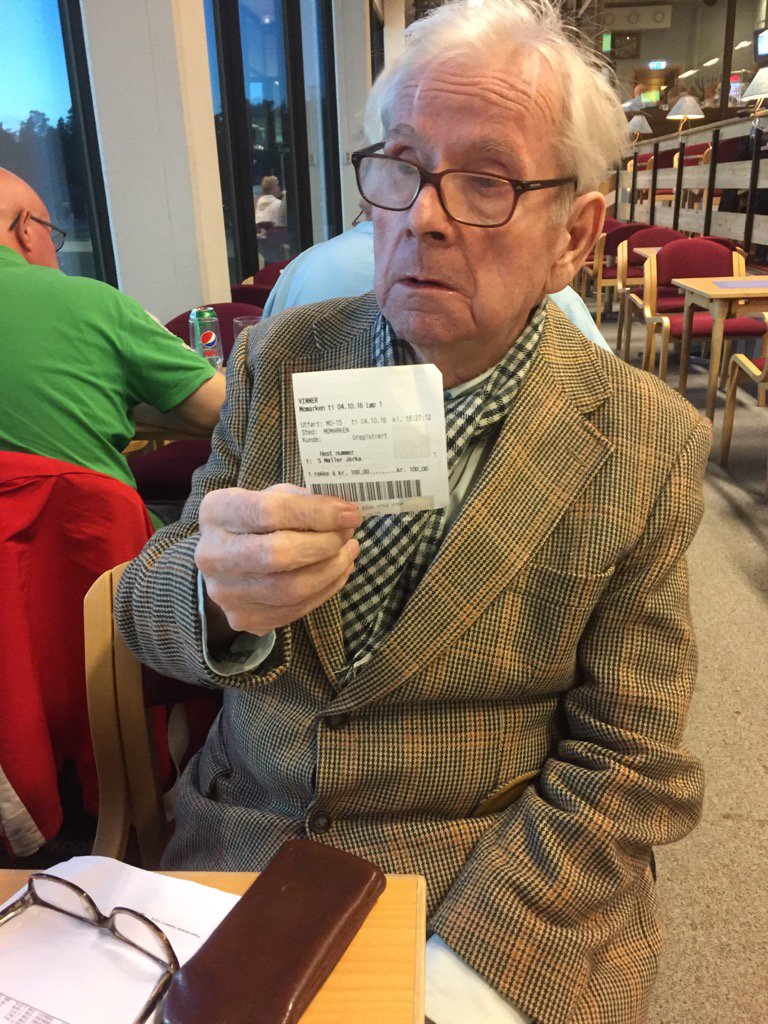 lge12's tweet image. "Speller 100 vinner på reserven til @teepome i v65 1 jeg ". Pappa redder kvelden på Mysen. #9odds #sabeltann