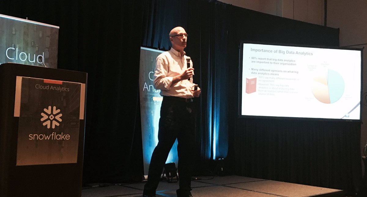 drkoalz's tweet image. Presenting in style 2 full room @dmenningervr @SnowflakeDB @LookerData @awscloud @Informatica @tableau #ElasticDW #YourDataNoLimits