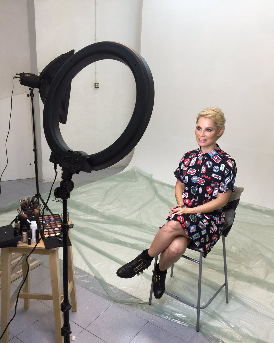 SorayaArnelas's tweet image. Dia de grabación! Muy pronto @MariaMakeup y yo os enseñaremos el resultado!
#starlisa