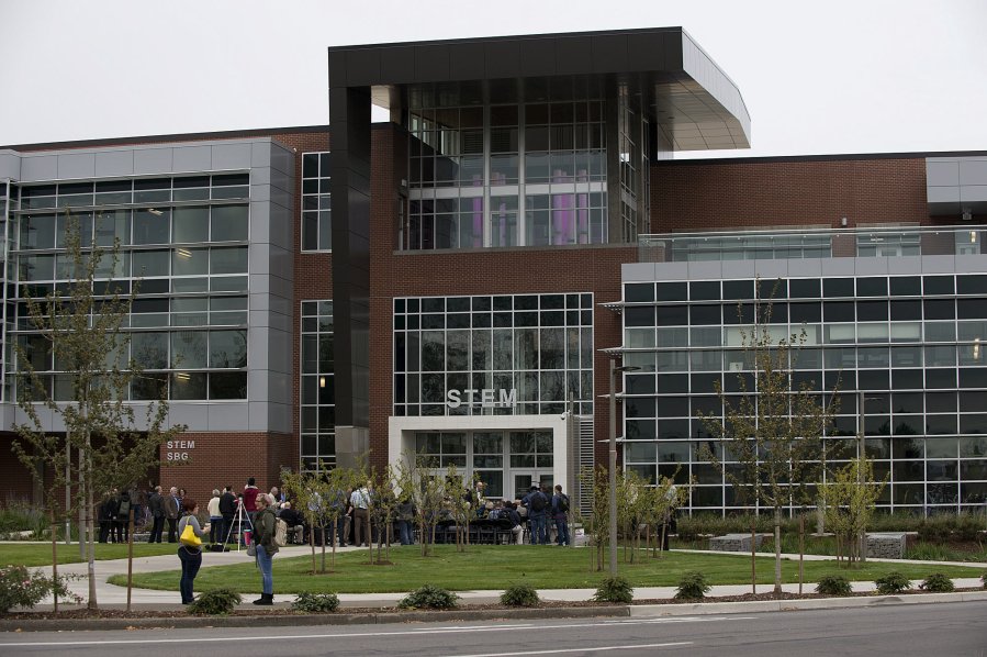 ClarkCCE's tweet photo. Clark College formally welcomes $40 million STEM Building via @thecolumbian: https://t.co/aR2V6wrqN5 #ClarkECD #ClarkCollege #STEM https://t.co/8izqAM7Sq3