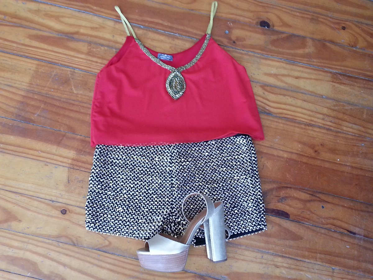 suavelana_uy's tweet photo. #alquilatulook #osolemio
short dorado+ top rojo +sandalias de carrano !!!!! https://t.co/1KypKHMYKL