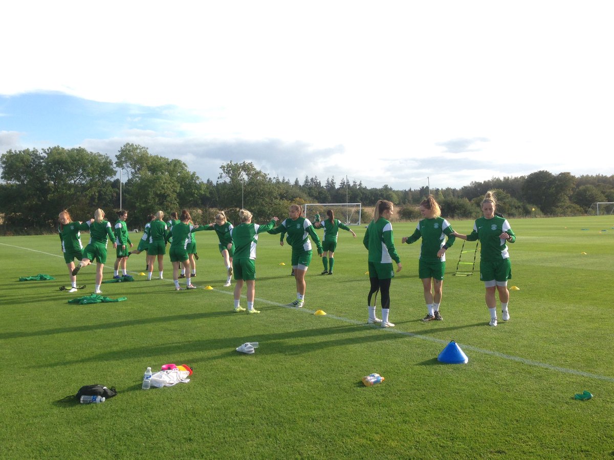 catlam15's tweet photo. @HibsLadies #finaltrainingsession #bayernmunich #htc #bringiton https://t.co/rKIOnt6T2l
