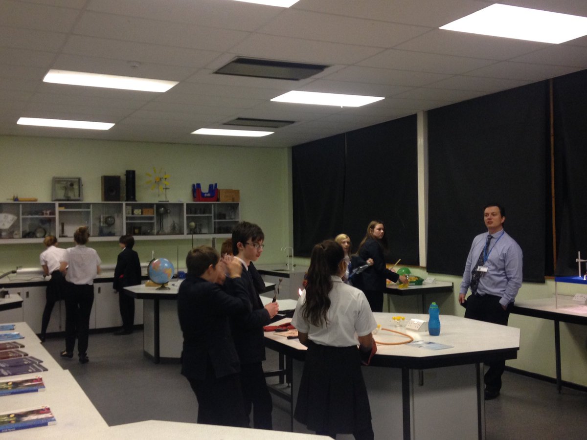 Physics dept ready for open evening @MillthorpeNews