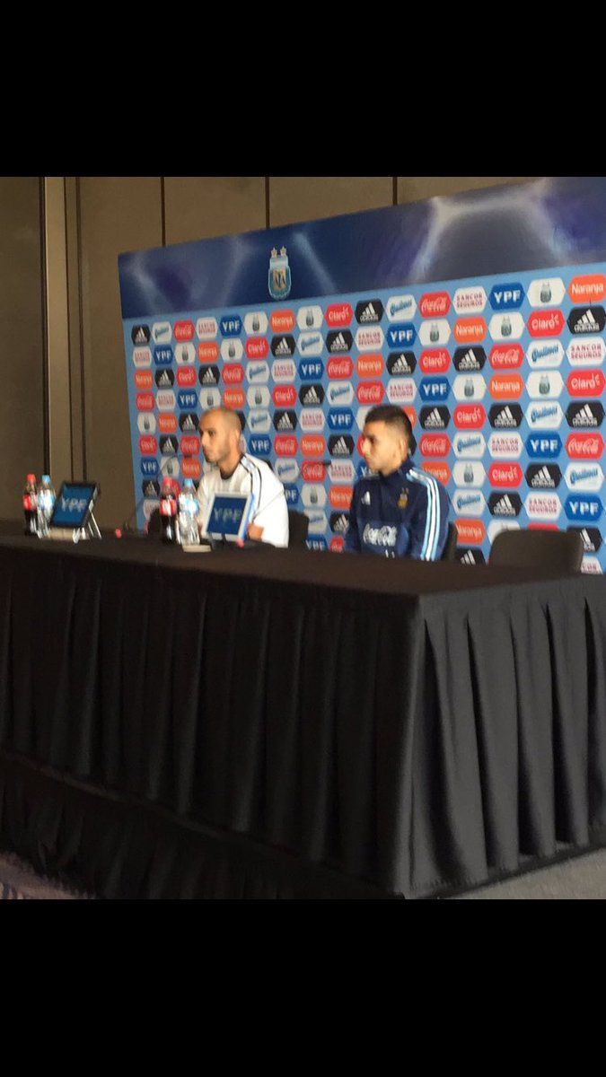 Pensar que Estos 2 Cracks Jugaron En Bristol !!! El Angelito Y Pizarro⚽️👏🏻