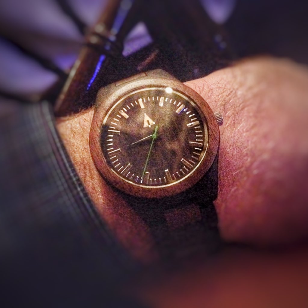 MeganLooke's tweet photo. #woodwatch #ebony #madewithwood #treehutco #greatgift https://t.co/fIwEEoIDTx