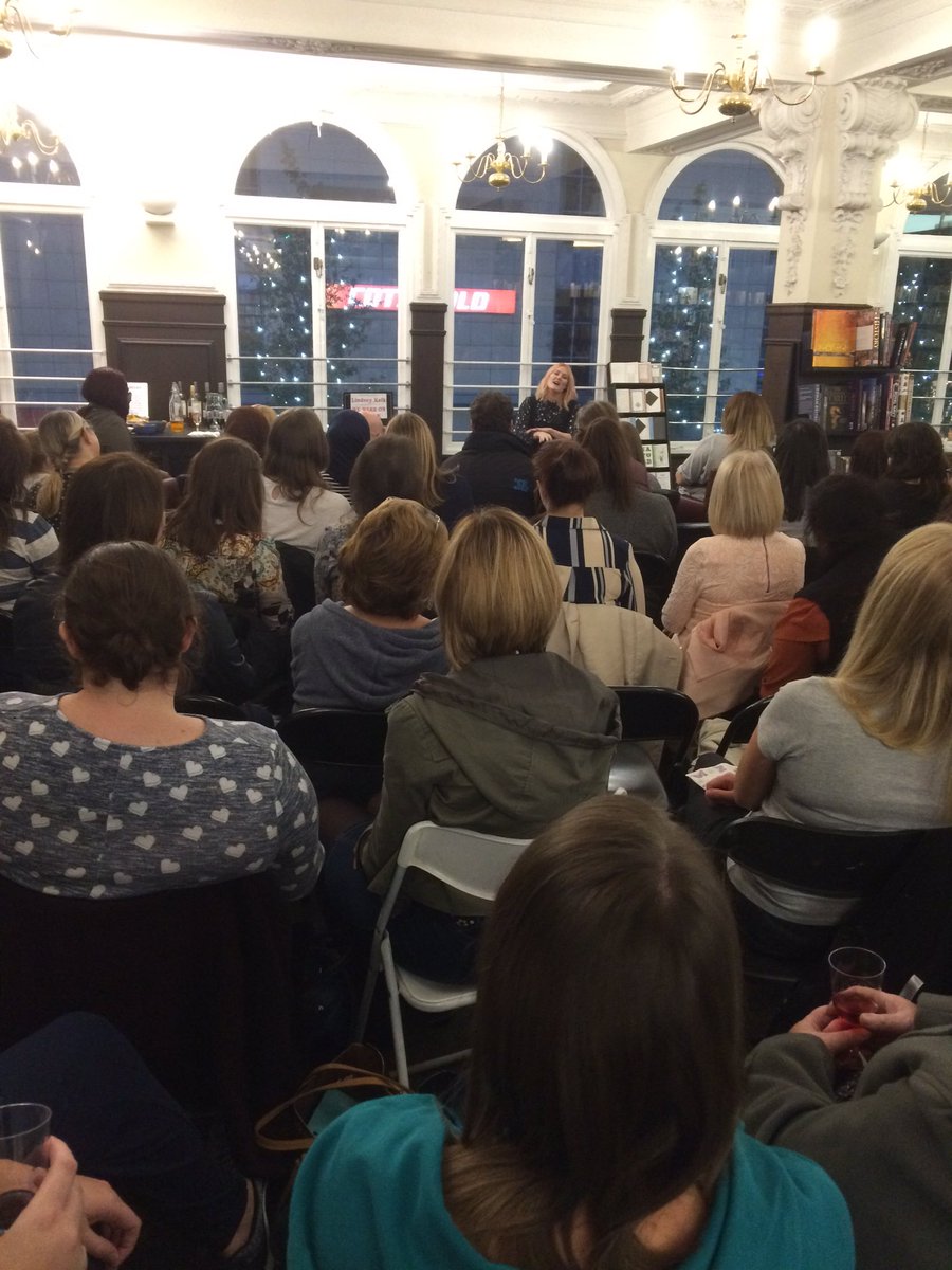 fictionpubteam's tweet photo. And we've kicked off! First stop @WstonesPreston for the #LKtour #onabreak @LindseyKelk https://t.co/GfHLqXmt5k