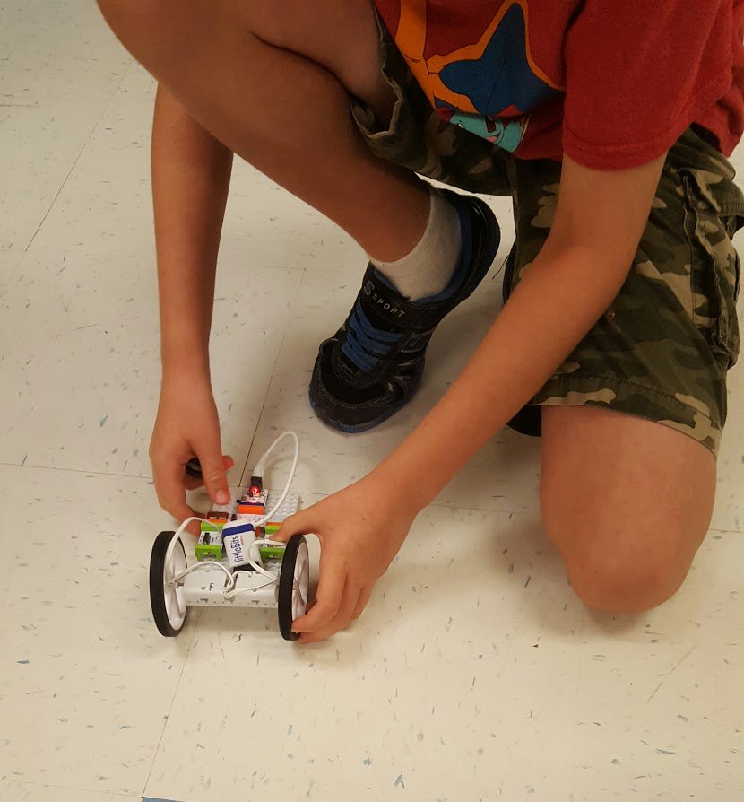 NEISDGT's tweet photo. Experimenting with circuitry in third grade. #littlebits #neisdgt https://t.co/ReyTWKb2Y7