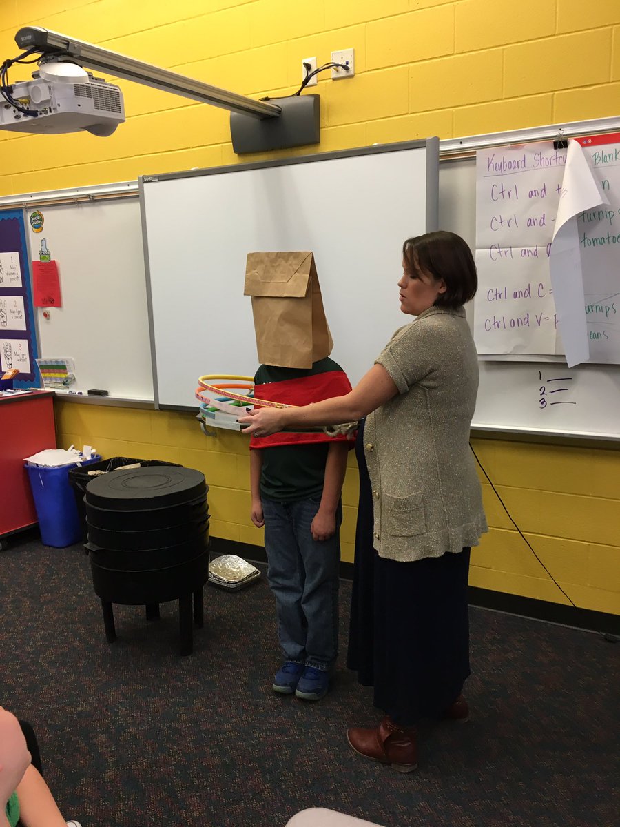 kgregorsok's tweet photo. Fun day in science thanks to Mrs. Gamby's presentation on decomposers and vermicomposting! #OtsegoKnights https://t.co/fpaw21jfkl