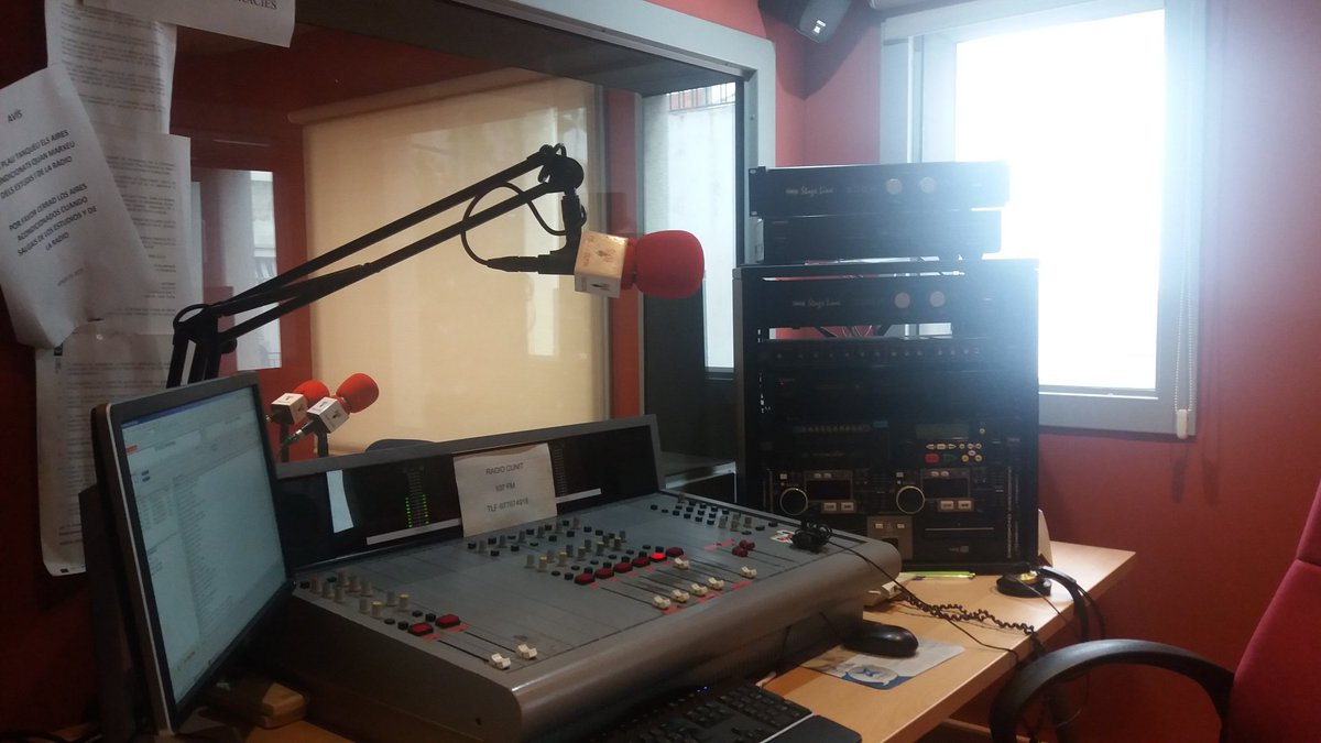 Avui el gran <a href="/xmartinezvidal/">Xavier Martínez Vidal</a> ens ha fet una visita guiada a <a href="/RadioCunit/">Ràdio Cunit</a> Moltes gràcies crack!! #Cunit #instacunit