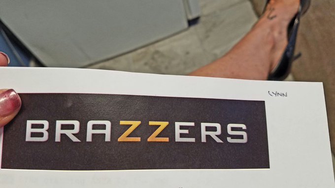 Alright guys, today's the day I get my first girl/girl scene with @Brazzers 😆 #zz #hotandmean https://t<a href="/tag/zz"class="tags"><span>#zz</span></a><a href="/tag/hotandmean"class="tags"><span>#hotandmean</span></a>