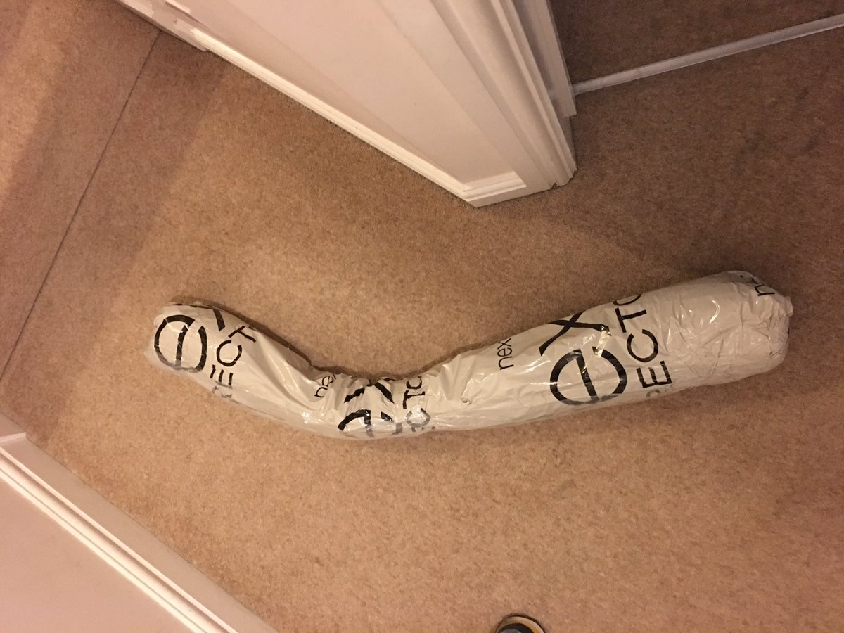 RWreckit's tweet image. Thanks @myhermes for delivering our parcel to the back door. Shame you forgot to say you'd thrown it from the front!!!! Nicely broken.