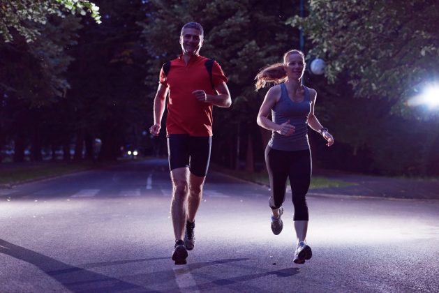 WomensRunning's tweet photo. Here's an important safety refresher—follow these 5 rules every time you run. https://t.co/ZaMSojf8xM https://t.co/dI6VJ2tnUS