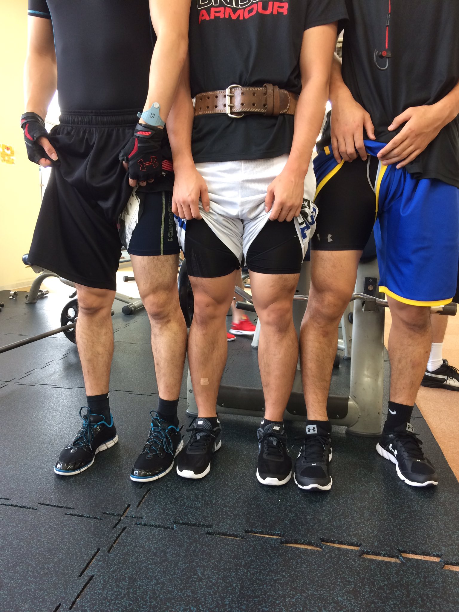 平尾充庸 本日の膝下長いやろー選手権 T Co Xtzki2r6m1 Twitter