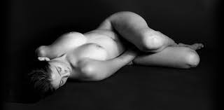 Un sue&ntilde;o redondo rueda por el fondo del tacto curioso, huella de las ganas que te tengo... Buenas Noches<a href="/tag/vivaviernes"class="tags"><span>#vivaviernes</span></a>